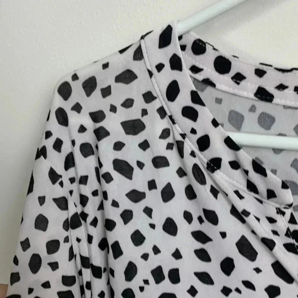 Lily Morgan four season tunic top w tons of stretch, black on white